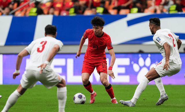 霸气！国足再现1大规模冲突：对方多次挑衅，王钰栋罕见发飙！